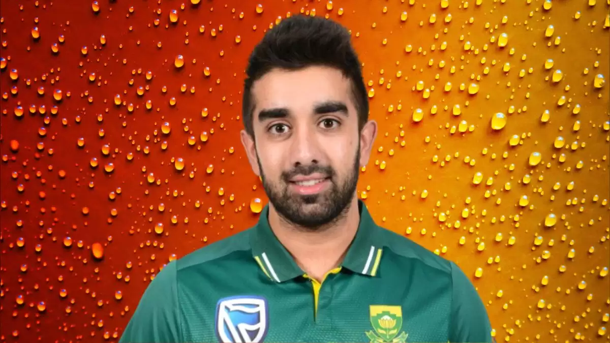 Tabraiz Shamsi Height How Tall is Tabraiz Shamsi?